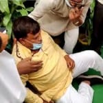 ग्वालियर में मंच से गिर गए ऊर्जा मंत्री प्रद्युम्न सिंह तोमर