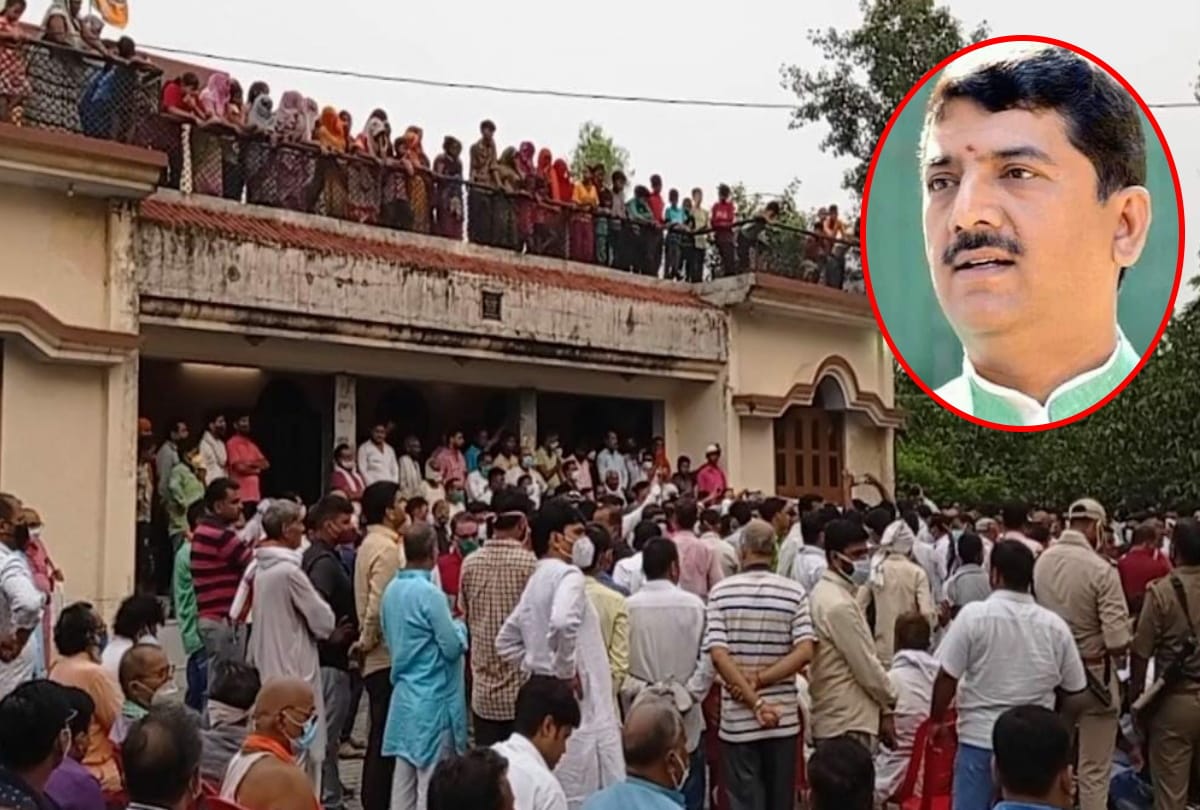 dead body of former BJP MP Sharad Tripathi reached village in Gorakhpur