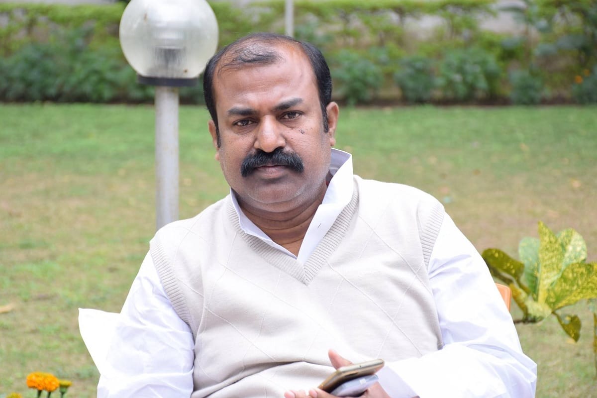 Bihar Minister Madan Sahni offered his resignation due to dictatorial behavior of officers