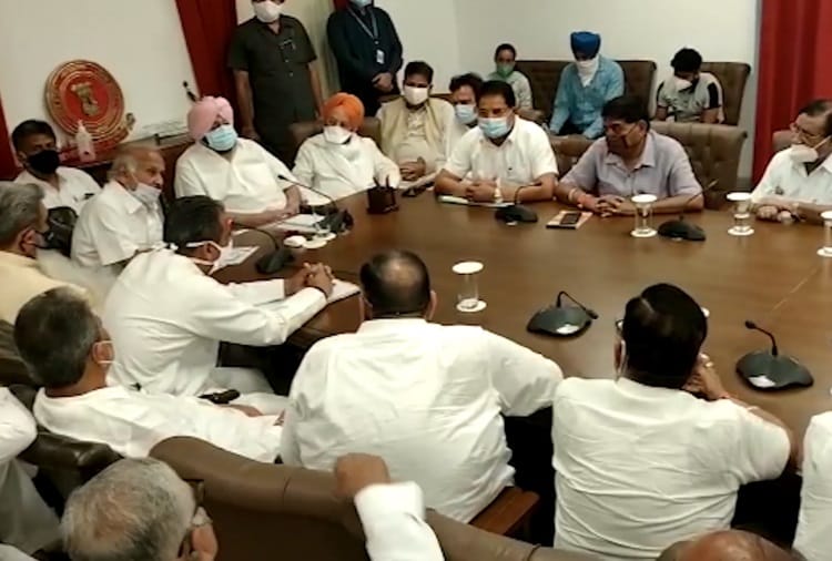 Punjab CM Captain Amarinder Singh Invites his supporters on Lunch