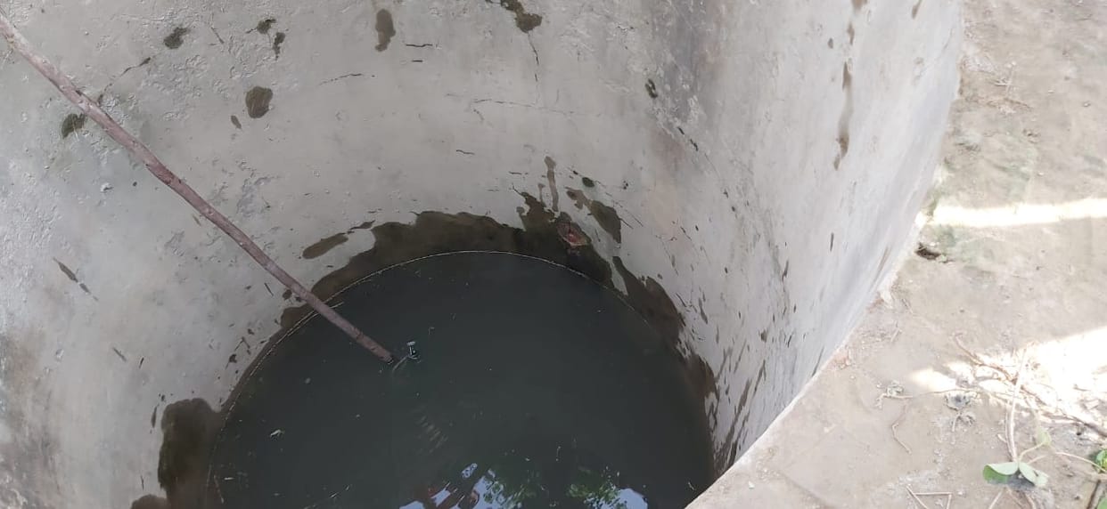 Water came in dry well for ten years, villagers surprised