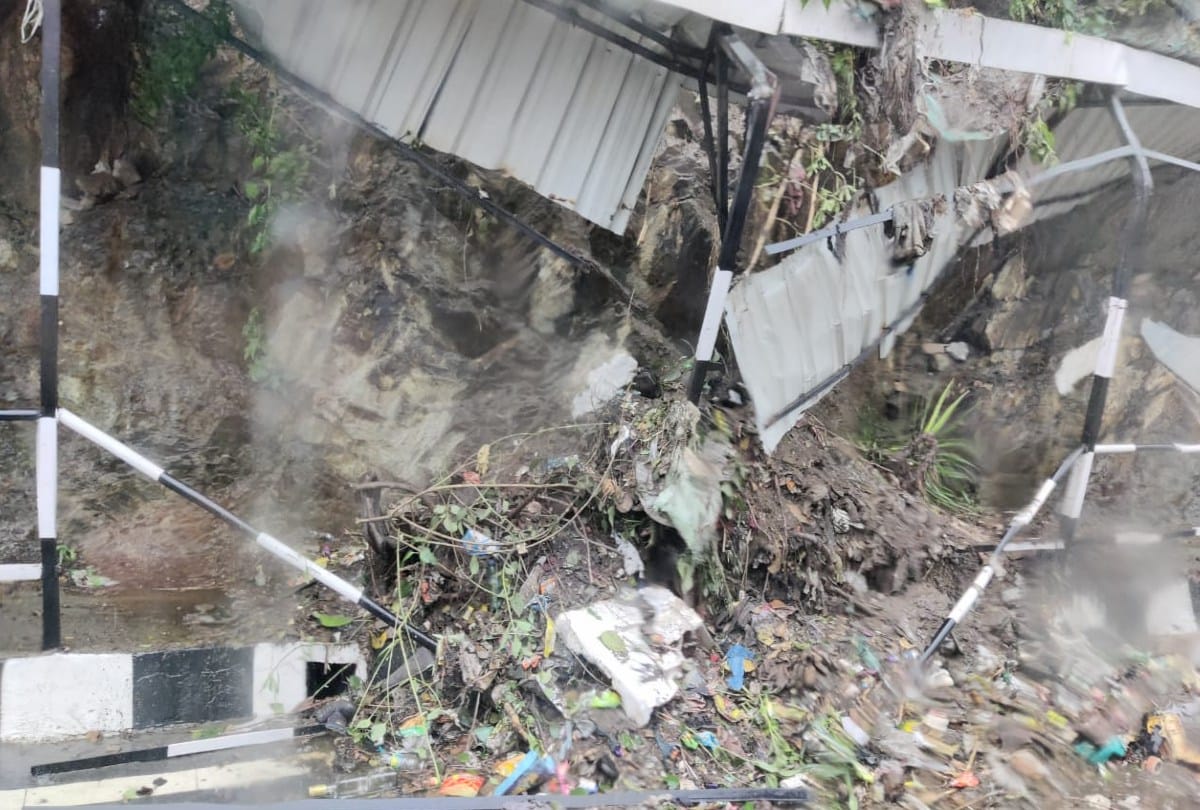 Heavy rainfall in chamba himachal, vehicles buried in debris, water entered houses, maize crops also destroyed