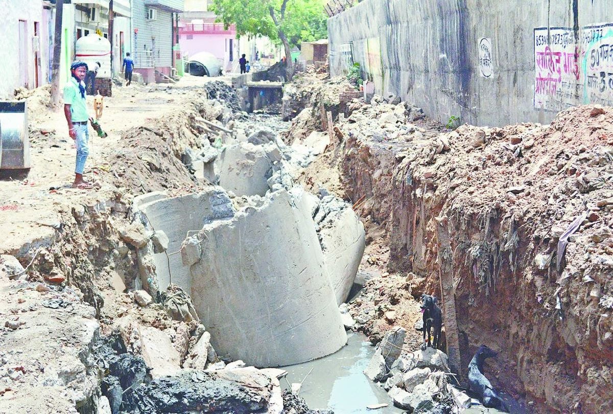 Agra Smart City Project Not Done In Time Read Full Story Of Agra Road And Drain