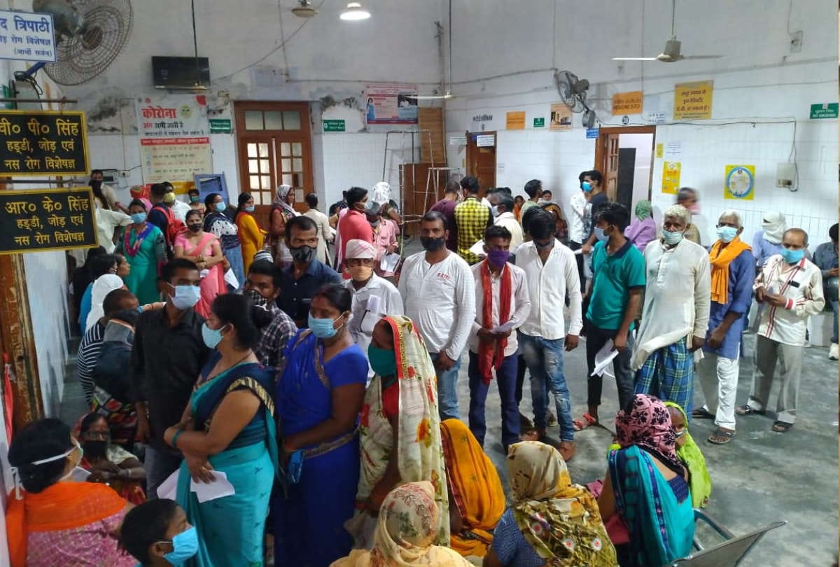 Treatment getting delayed due to arrival of more 1500 patients instead of 700 patients in OPD of City hospital Gorakhpur