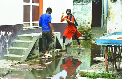 condition of smart city varanasi people are suffering due to negligence of nagar nigam CM yogi  order also ineffective
