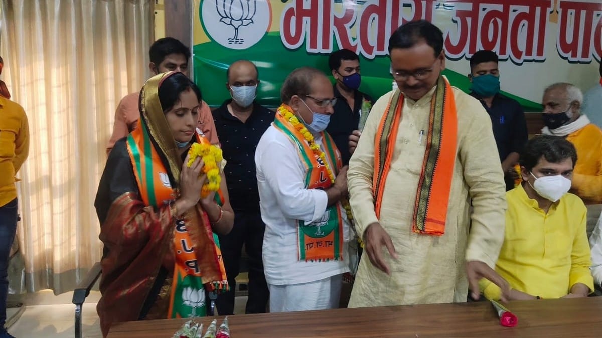 jila panchayat sadasya rekha bhatt joined BJP with husband in Ghazipur 