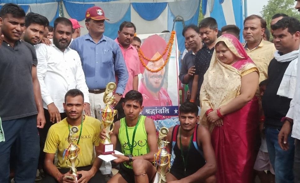 16 sau meetar pharraata daud mein peeleebheet ke yoonus avval