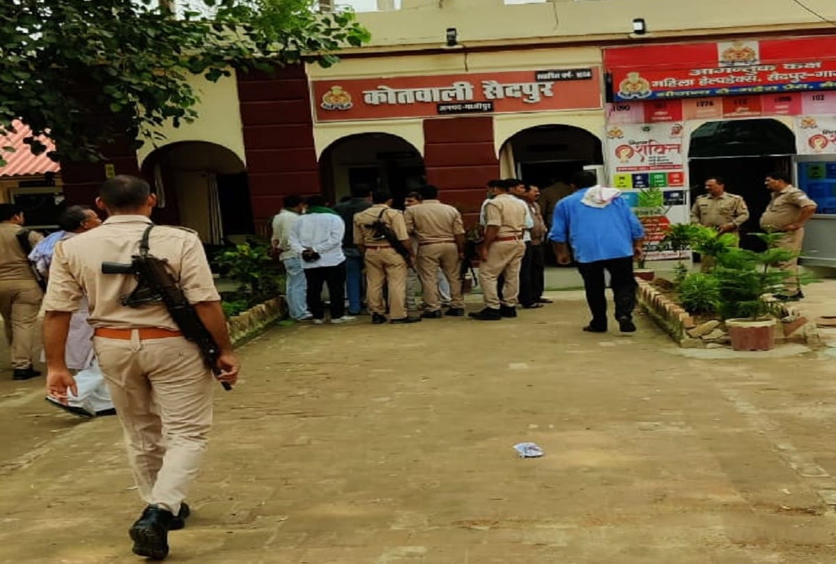 Samajwadi party district panchayat member arrested before zila panchayat president election in Ghazipur know full deatils