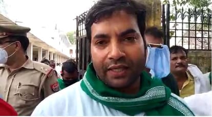 Samajwadi party district panchayat member arrested before zila panchayat president election in Ghazipur know full deatils