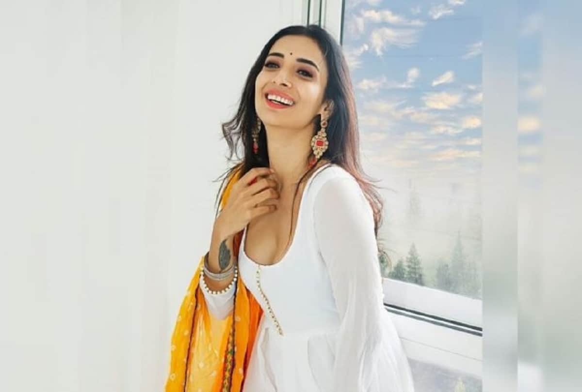 Five news Naseeruddin Shah health condition improves and actress Lisa Haydon became a mother for the third time