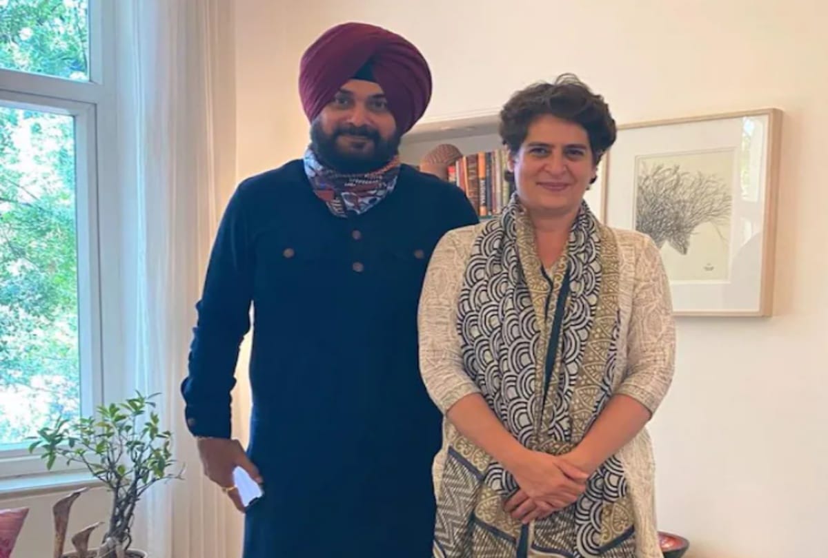 CM Capt Amarinder Singh meets Navjot Singh Sidhu at Punjab Bhawan
