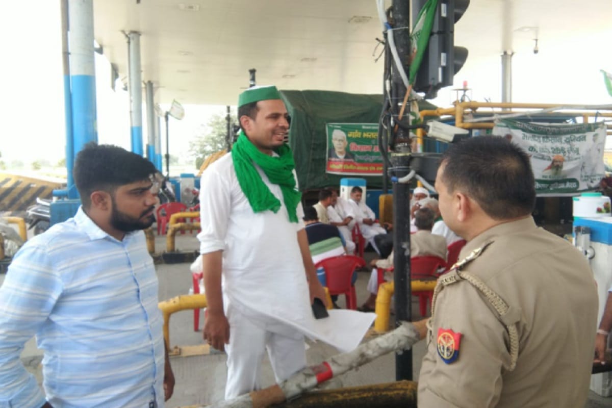 Kisan Movement: BKU workers made toll free at Sivaya toll plaza in Meerut