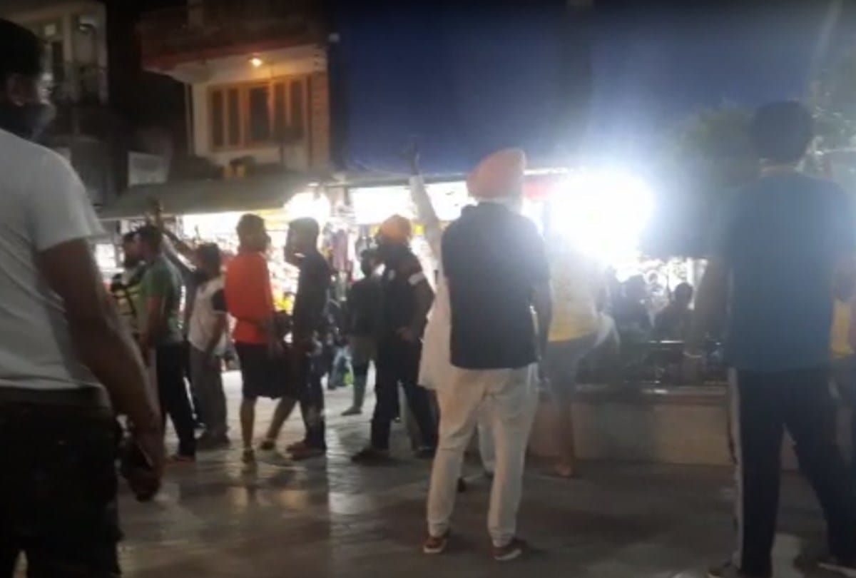Himachal manali news: tourist raise slogans in support of kisan andolan