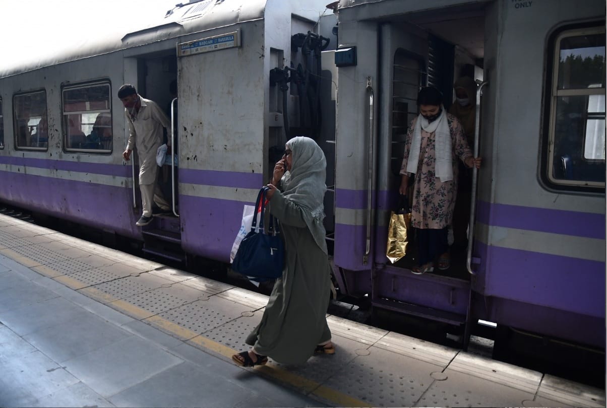 train services resumed in kashmir