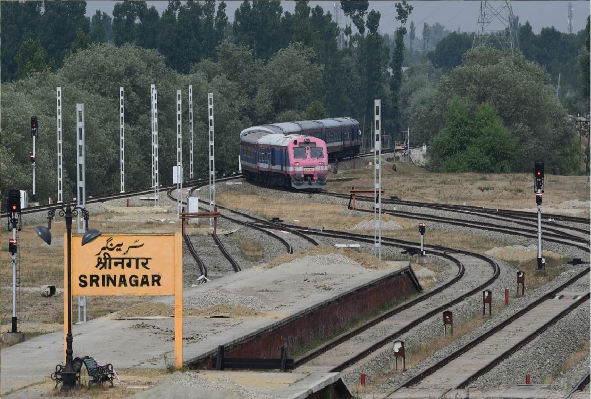 train services resumed in kashmir