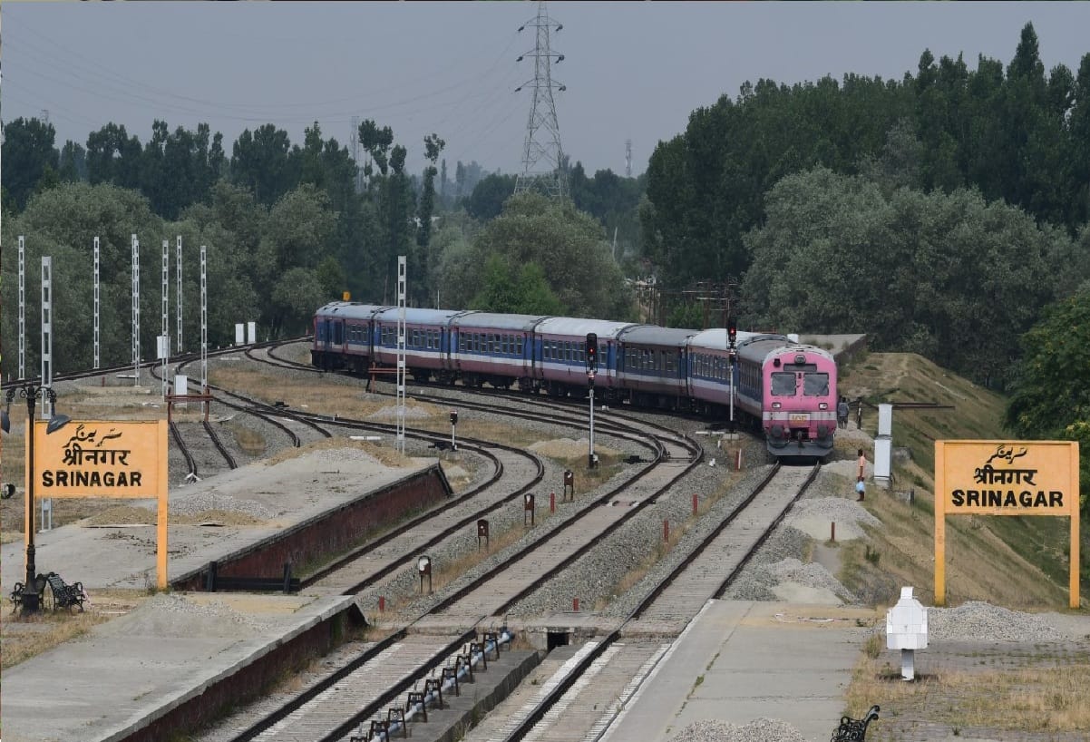 train services resumed in kashmir