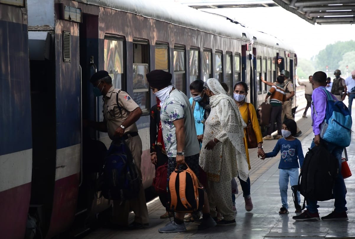 train services resumed in kashmir
