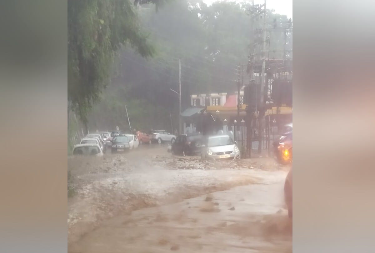 Heavy rainfall in chamba himachal, vehicles buried in debris, water entered houses, maize crops also destroyed