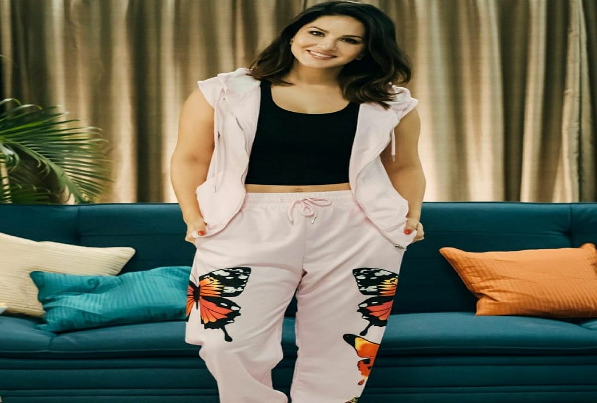 sunny leone latest cool look in pink dress in hindi