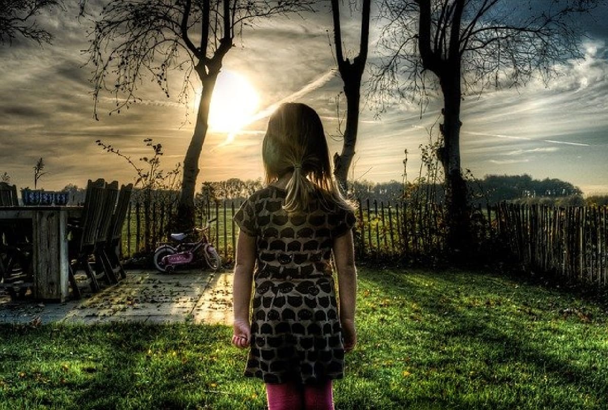 11 years old little girl gave birth to child become youngest mother of Britain