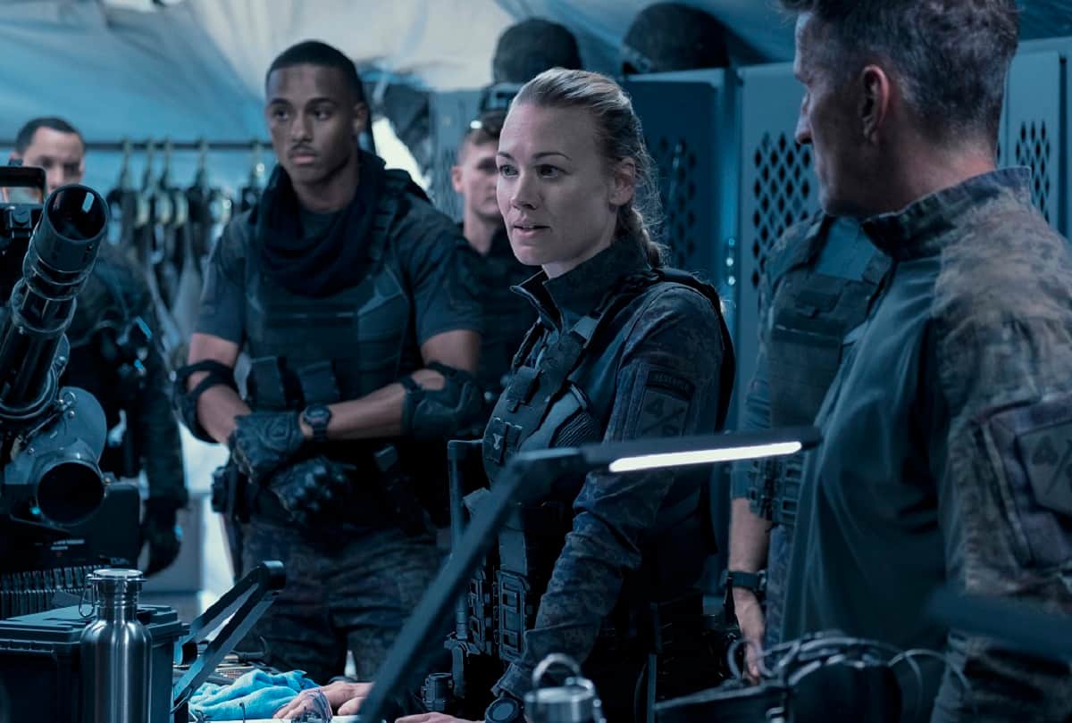 The tomorrow war review by Pankaj Shukla Chris Pratt Yvonne Strahovski J. K. Simmons Chris McKay prime video