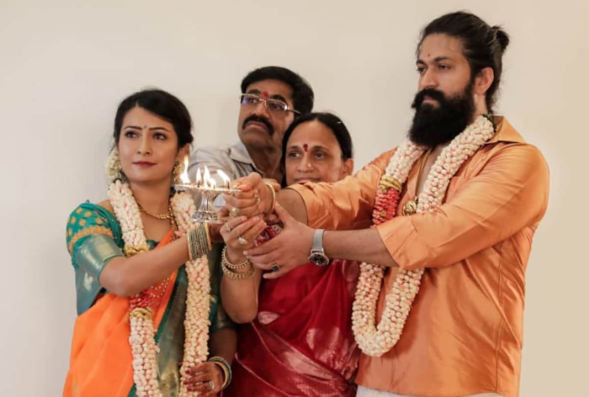 KGF Star Yash Buy New House Pics Viral On Social Media Actor With Her Family