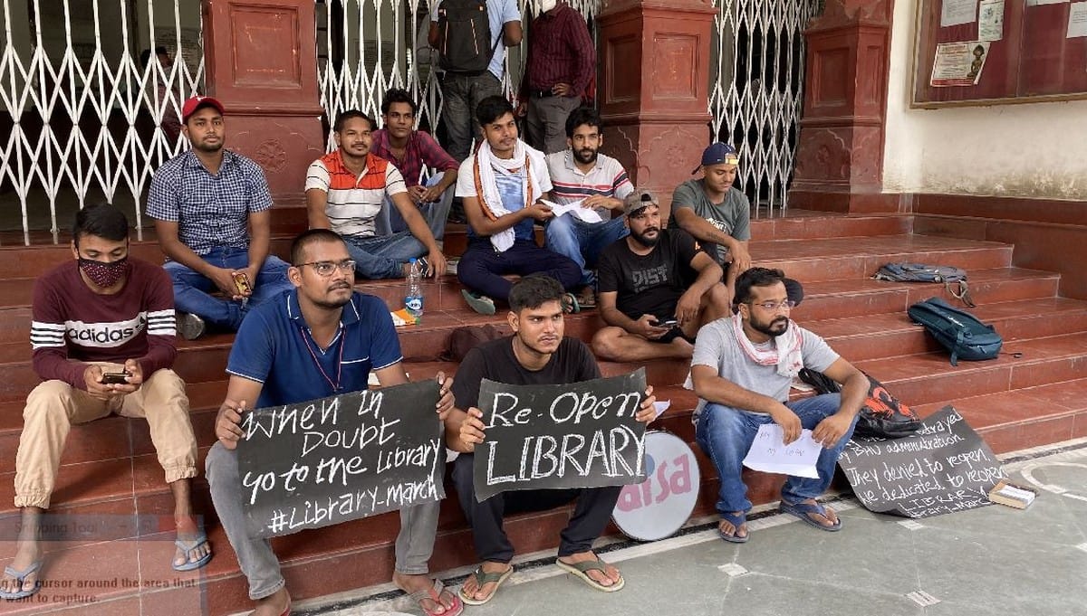 BHU students demand and protest to open library