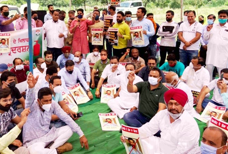 Congress protest against central government across Punjab against petrol diesel price hike