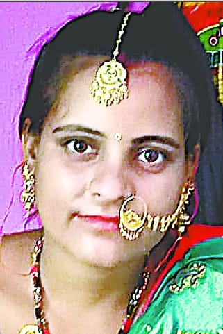 Married's body found hanging on the noose