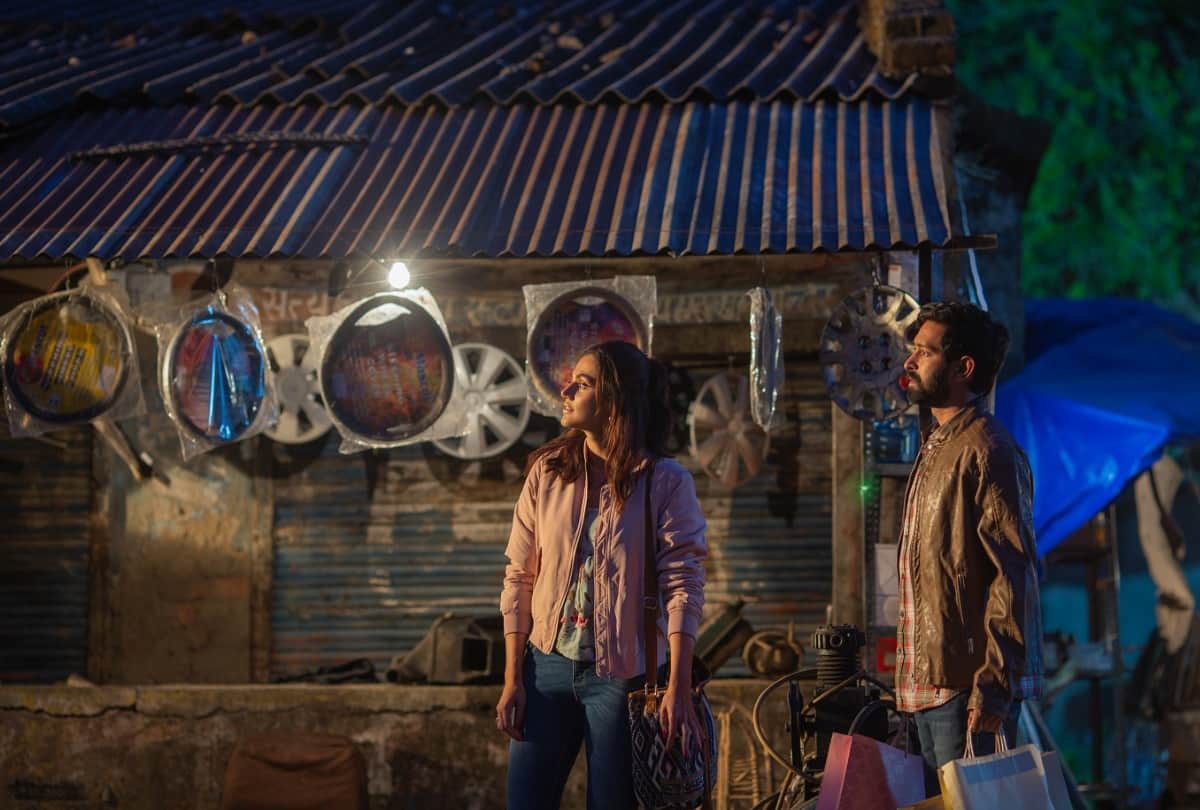 Haseen Dillruba Movie Review By Pankaj Shukla Taapsee Pannu Vinil Mathew Kanika Dhillon Netflix