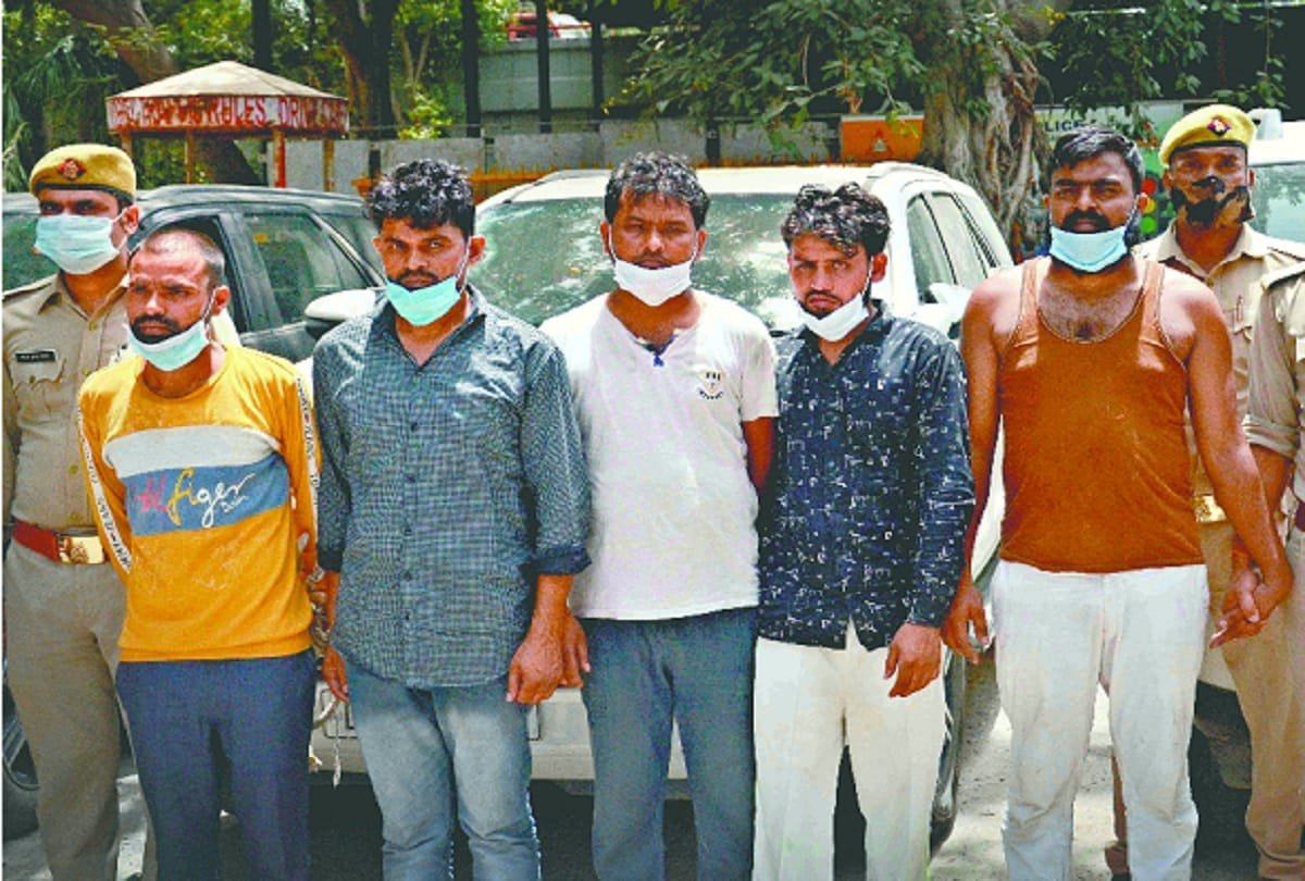 noida police Five arrested of gang stealing 500 luxury cars on demand