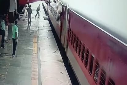 Passenger slips while trying to get off moving train at Prayagraj Junction, RPF personnel saves life