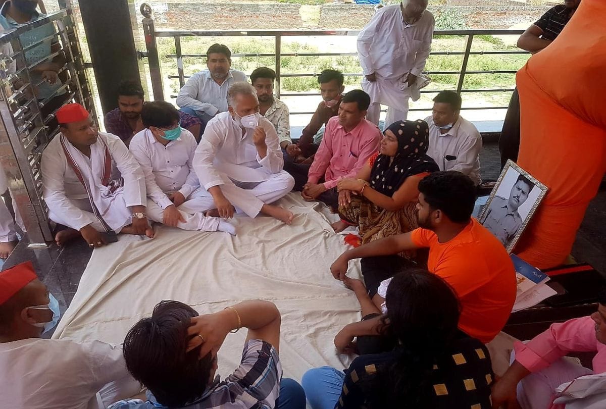 Deputy CM Dr Dinesh Sharma did not meet the family of pulwama martyr in agra