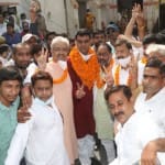 बिजनौर में जीत के बाद खुशी मनाते भाजपा कार्यतर्ता।