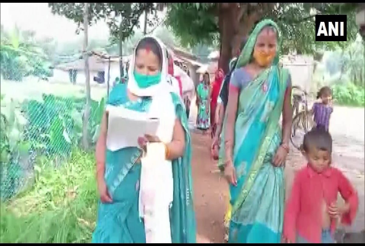 Villagers adopt unique ways in Balrampur for COVID vaccination awareness in Chhattisgarh