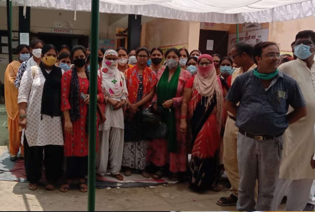 Health Workers Strike In Half A Dozen Health Centers Including Khorabar PHC Gorakhpur