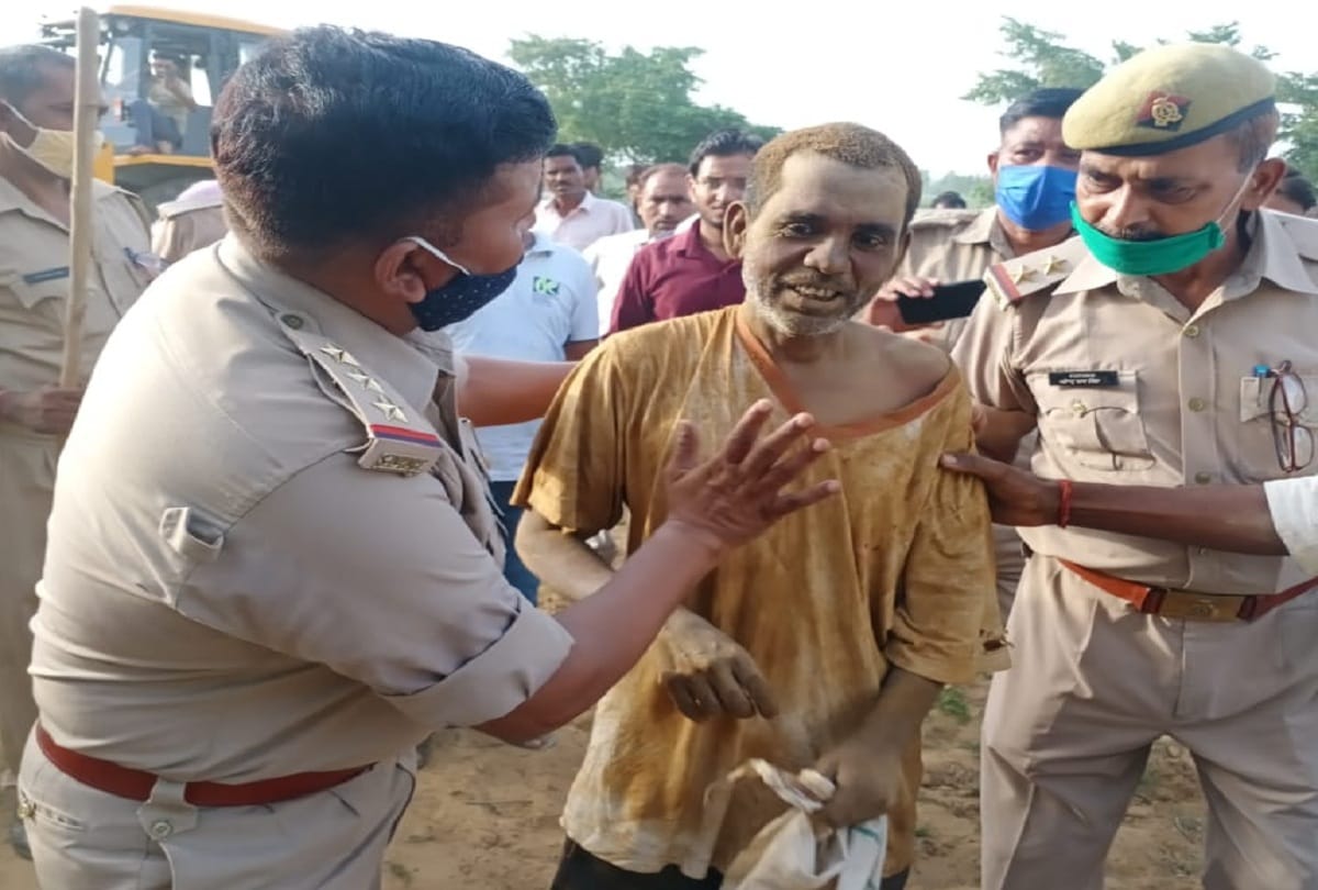 Farmer buried in a 15-feet deep well for two and a half hours saved him safely in budaun
