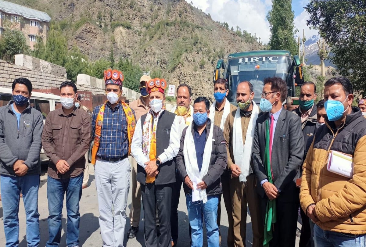 hrtc Volvo bus started for Delhi for the first time through Atal Tunnel, tourists will be able to go directly to Lahaul