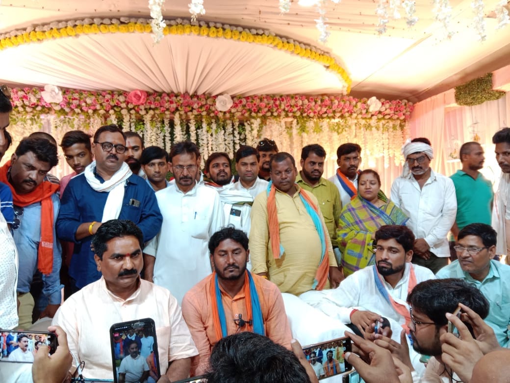 UP Zila Panchayat Adhyaksh Election in jaunpur Apna Dal S Big announcement amid voting support of independent candidate Srikala Dhananjay singh