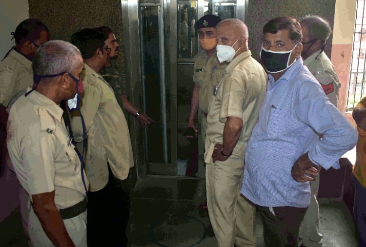 Lab attendant dies after getting stuck in lift in Panipat of Haryana