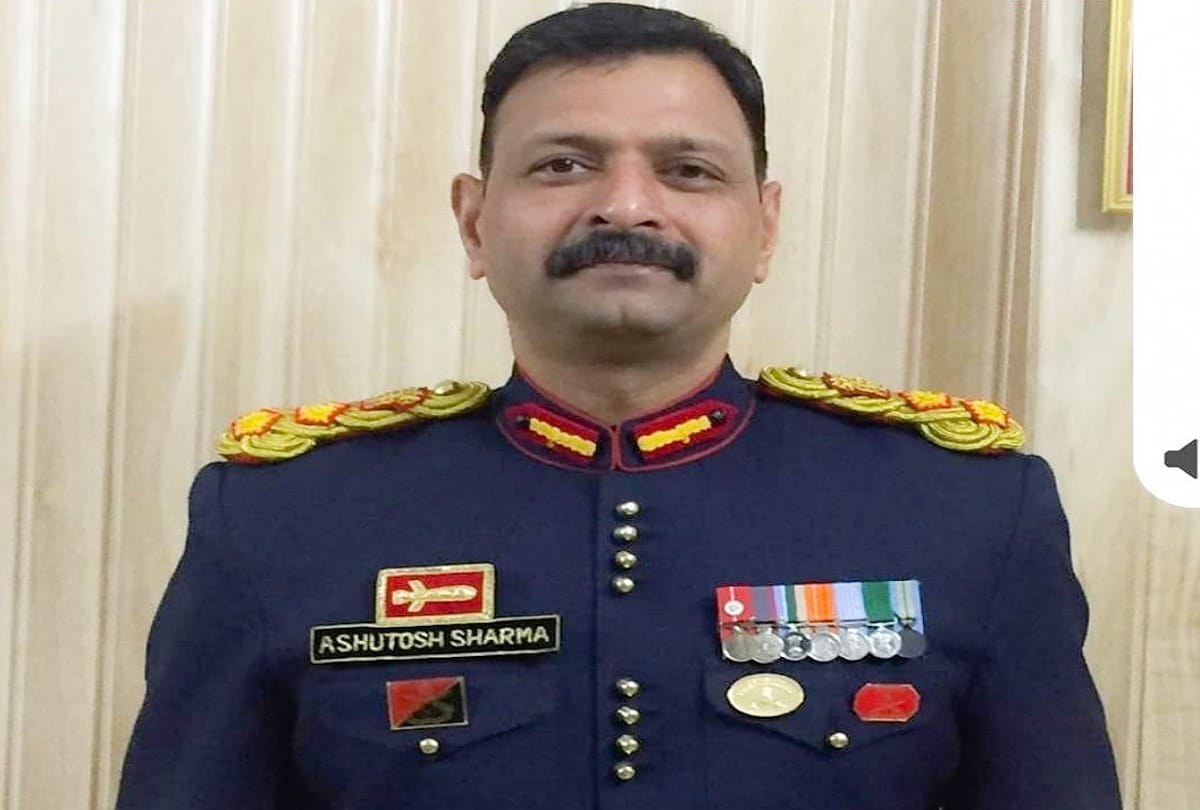 Indore: Salute to the martyrdom of martyr Colonel Ashutosh Sharma, saplings planted on the occasion of birthday