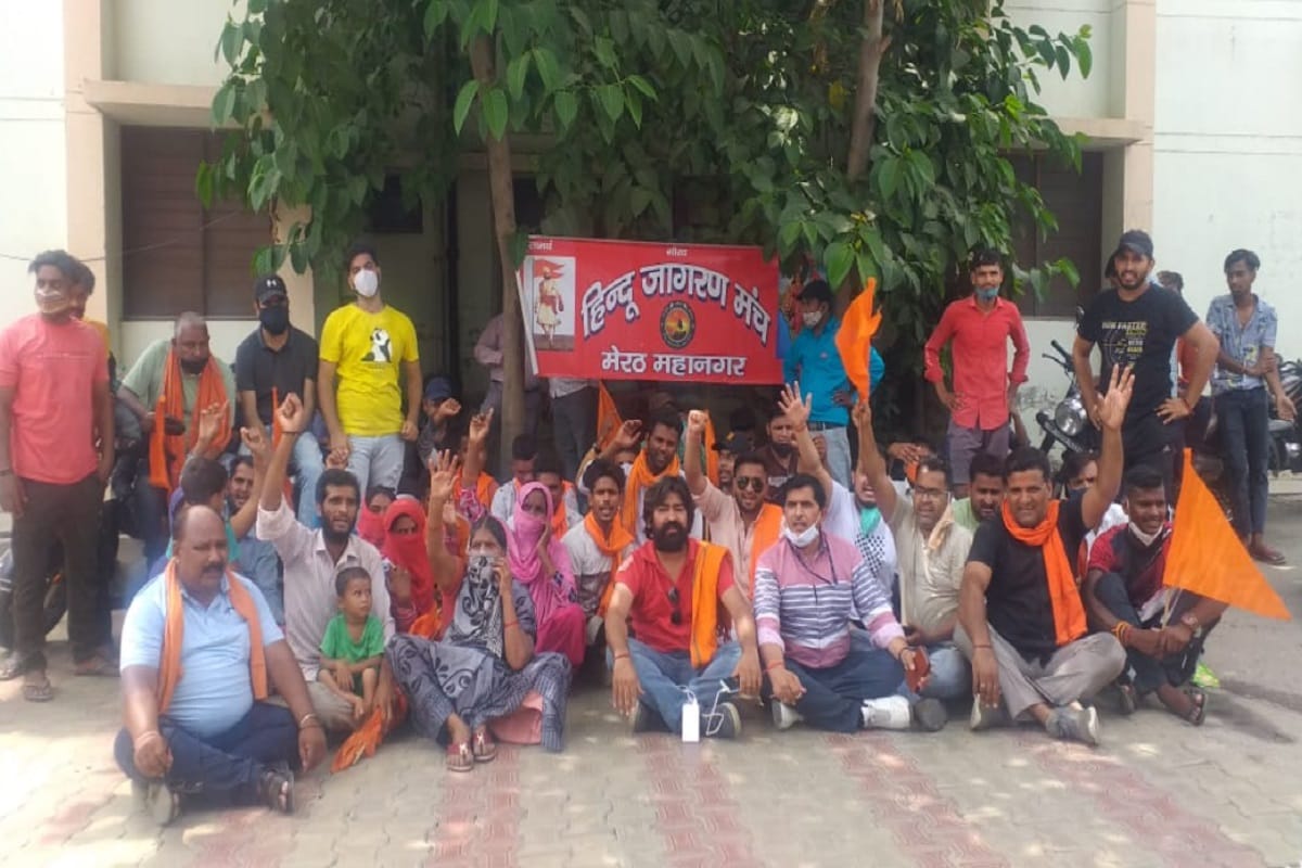 Exodus warning: People of Hindu organization sitting on dharna in police station, photo of young man was viral with firearm