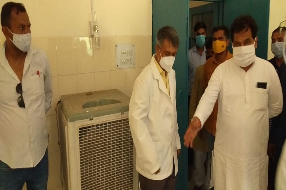 Meerut News: Minister Shrikant Sharma has expressed displeasure over not getting cleanliness in CHC Kharkhoda