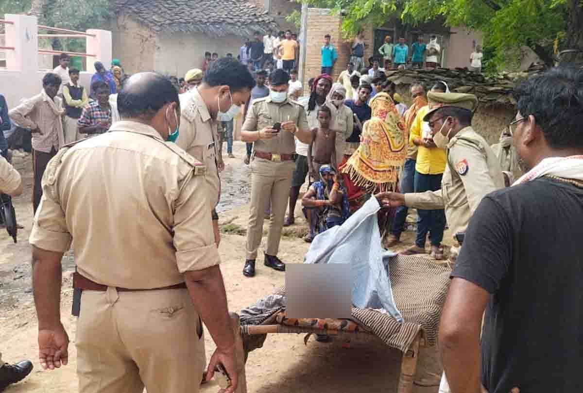 UP: In Hamirpur, a semi-deranged son killed his father with a sharp weapon