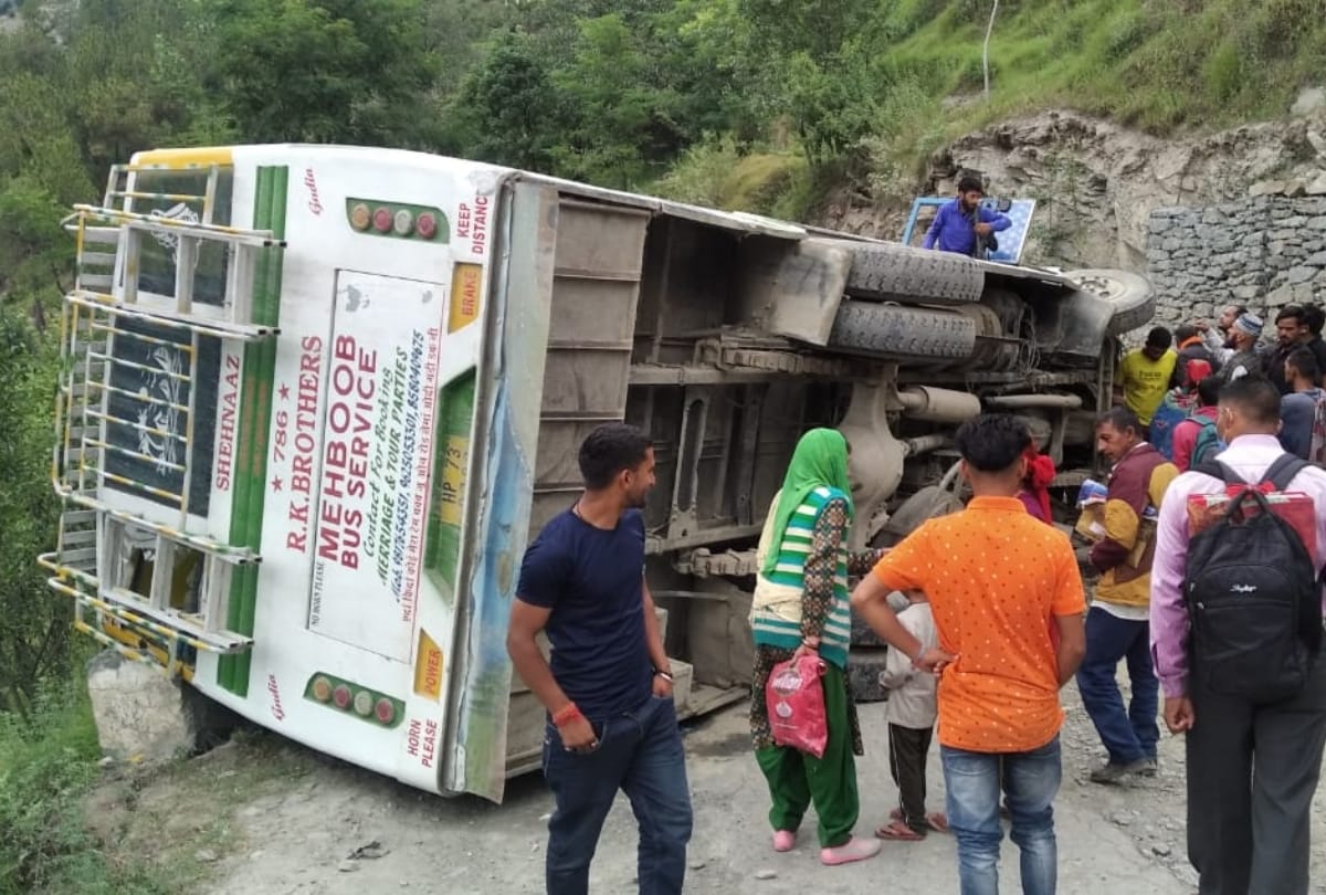 Himachal chamba bus accident news: Private bus overturns eight injured in chamba