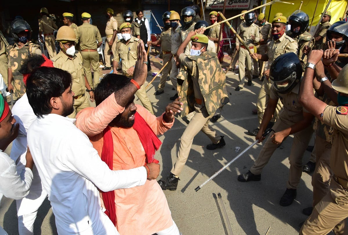 Alleged chipping on the body of district panchayat members, angry spies created a ruckus, complained to the observer