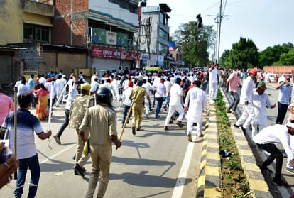 Alleged chipping on the body of district panchayat members, angry spies created a ruckus, complained to the observer