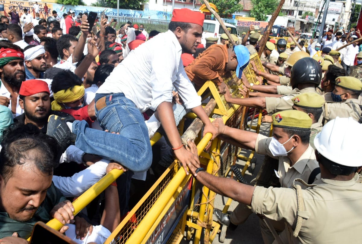 prayagraj zila panchayat president election Sp workers clashed with the police