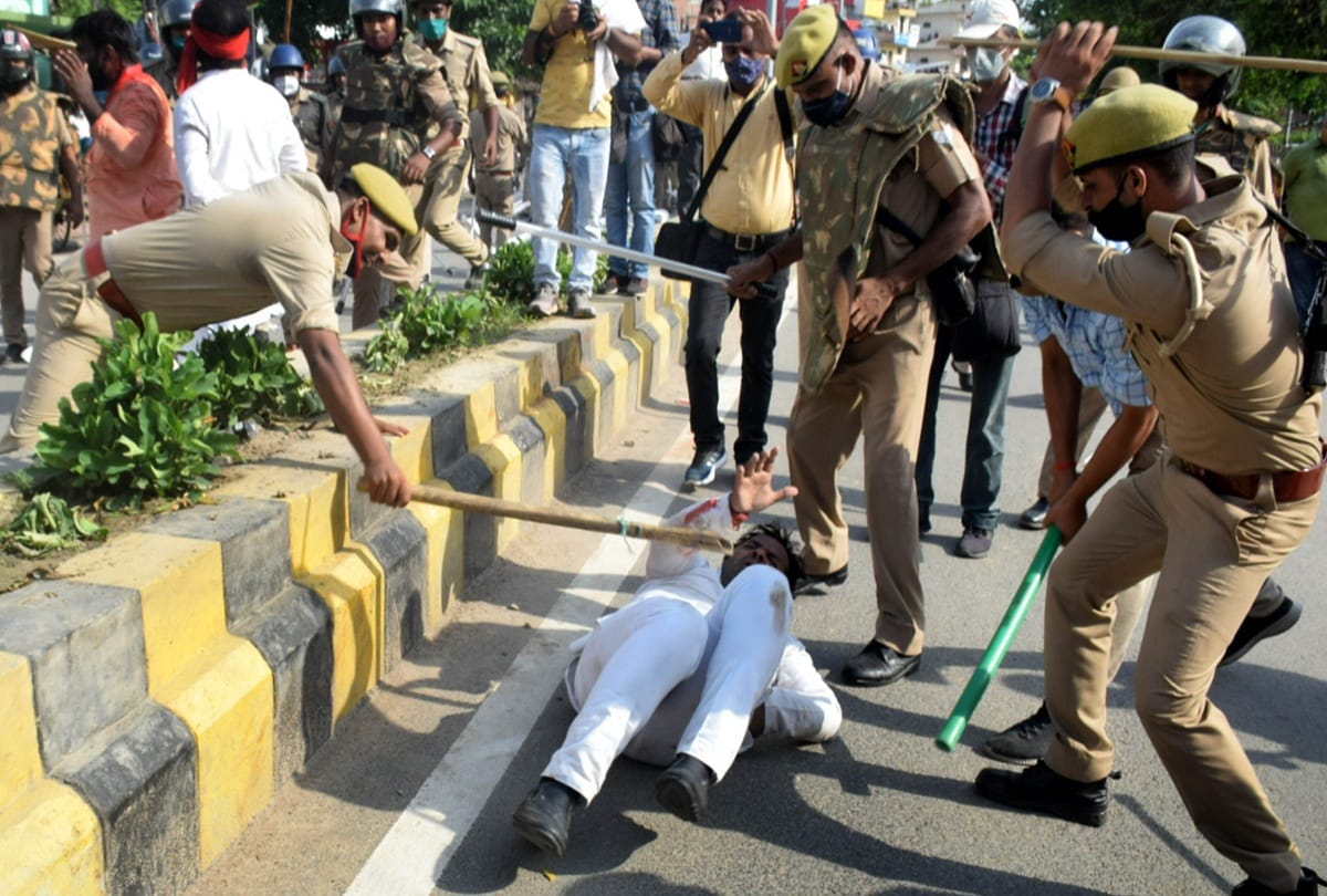 prayagraj zila panchayat president election Sp workers clashed with the police