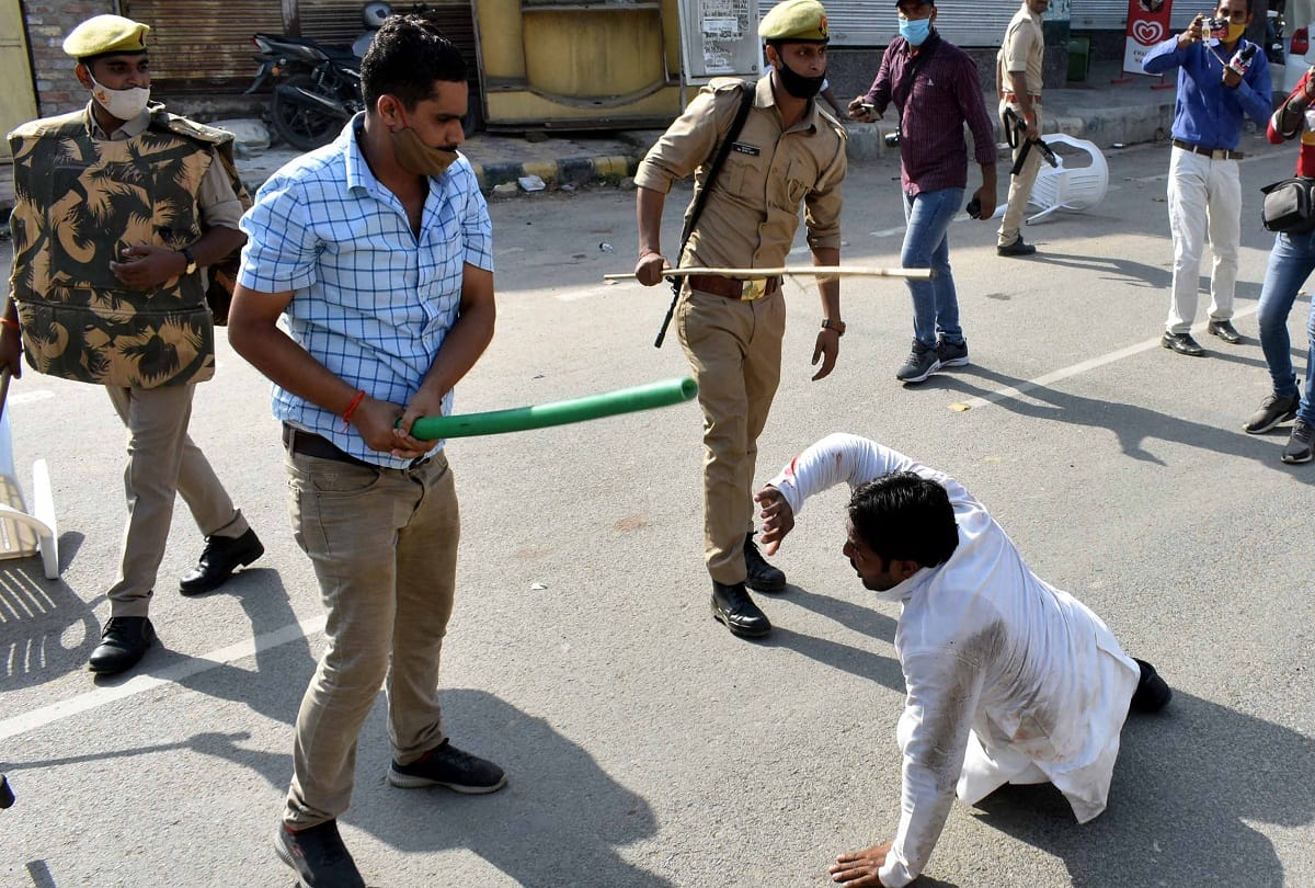 prayagraj zila panchayat president election Sp workers clashed with the police